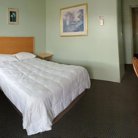Chimo Motel Cochrane Eksteriør billede