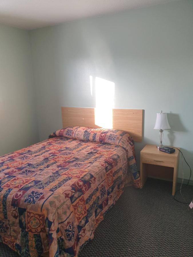Chimo Motel Cochrane Eksteriør billede